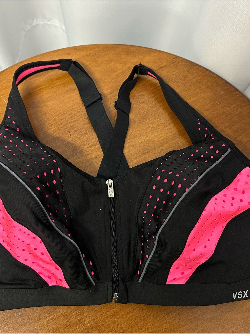 Victoria's Secret knockout Black and Hot Pink Front-Zip VSX Sports Bra 36D NWT